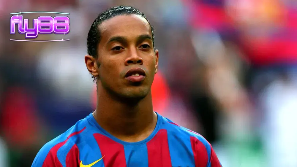 Giao diện trò chơi Avinho R10 với hình ảnh Ronaldinho
